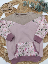 Lade das Bild in den Galerie-Viewer, Gr. 110 Oversize Sweatshirt (lang geschnitten) Pink Flower
