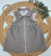 Lade das Bild in den Galerie-Viewer, Gr. 116/122 Girly Walkweste Sand/Flower Wale