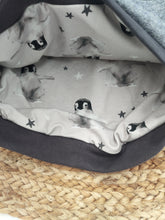 Lade das Bild in den Galerie-Viewer, Gr. 80 Walkhoodie Mittelgrau/Pinguin