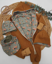 Lade das Bild in den Galerie-Viewer, Gr. 86/92 Walkoverall Honiggelb/EP Fuchsliebe + XXL-Loop + Walk-Zwergenmütze + GRATIS Mütze