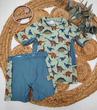 Lade das Bild in den Galerie-Viewer, Gr. 128 UV-Badeset kurzarm, Unterteilung mit Tasche, Dinos