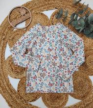 Lade das Bild in den Galerie-Viewer, Gr. 110 UV-Badeshirt langarm, norm. Bündchen, Blumen