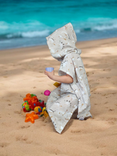 Lade das Bild in den Galerie-Viewer, 1-3 Jahre Badeponcho Musselin Bienen