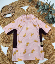 Lade das Bild in den Galerie-Viewer, Gr. 116 UV-Badeshirt kurzarm, Unterteilung mit Tasche, Orangen auf Rosa