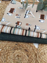 Lade das Bild in den Galerie-Viewer, Frühjahrsputz - Stoffpaket Baustellenfahrzeuge - Meterware