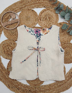 Gr. 110/116 Weste Plüsch Creme / Blumen (fällt groß aus)