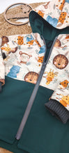 Lade das Bild in den Galerie-Viewer, Gr. 86/92 Softshelljacke gefüttert wild Animals grün
