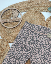 Lade das Bild in den Galerie-Viewer, Gr. 116 Leggins Ripjersey Leo nude rosa
