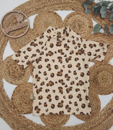 Gr. 116 UV-Badeshirt kurzarm, hohes Bündchen, Leo braun