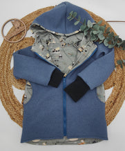 Lade das Bild in den Galerie-Viewer, Gr. 122/128 Walkmantel Rauchblau/Baustellentreiben + Eingrifftaschen
