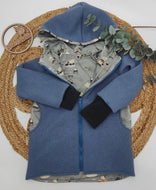 Gr. 122/128 Walkmantel Rauchblau/Baustellentreiben + Eingrifftaschen