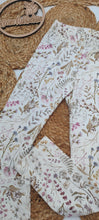 Lade das Bild in den Galerie-Viewer, Gr. 110 Leggins Soft Feldblumen
