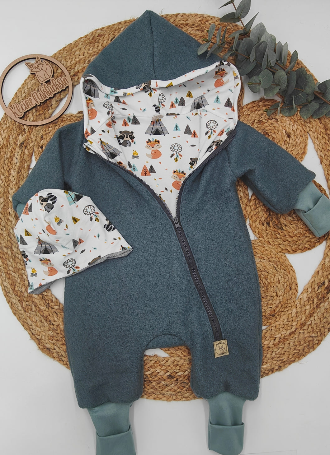 Gr. 74/80 Walkoverall Altgrün/Boho Indiana, Babybündchen + GRATIS Mütze