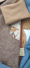 Lade das Bild in den Galerie-Viewer, Gr. 98/104 Set Walkmantel Color-blocking/Giraffe Hermine + Walkpumphose + Loop + GRATIS Mütze
