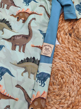 Lade das Bild in den Galerie-Viewer, Gr. 140 UV-Badeset kurzarm, Unterteilung mit Tasche, Dinos
